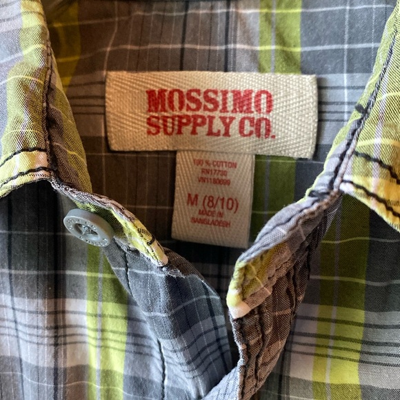 5/$25 Plaid, short sleeves, button front shirt, boys size M (8/10) - Picture 3 of 4